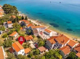 House Verona 25m from the Beach, Martinšćica, Cres Island
