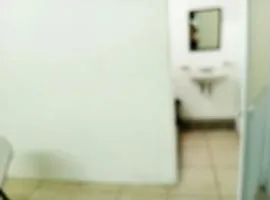 RECAMARA INDEPENDIENTE Con CAMA MATRIMONIAL AIRE ACONDICIONADO Y BAÑO EXCLUSIVO