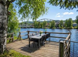 Hjältan में, होटल Riverside Villa with Private Jetty and Scenic Views