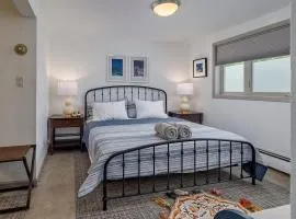 2 Mins from Airport 1 BDR with Large Backyard
