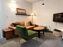 Cream City Industrial Loft Near Fiserv with Parking - Suite 4 - Sleeps 8