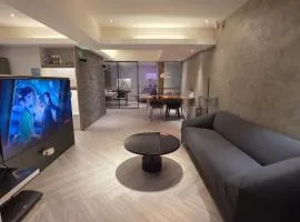 3 Bedrooms and 1 Study and 3 Bathrooms Near Taipei 101 & MRT