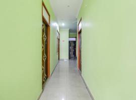 Hotel O Trimurti Palace, hotel en Gomti Nagar
