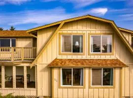 Beachfront with Loft & Fireplace in Copalis Beach