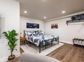 King Bed Studio-Downtown Getaway