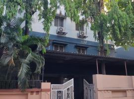 Viesnīca Hotel O by OYO Shree Apartments pilsētā Khadki