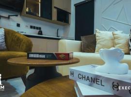 Two Bedroom Apartment-LIAM Signature Akowonjo, Egbeda: Akinde şehrinde bir otel