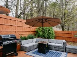 Prof Designed, 5 min KSU, HotTub, Game Room, hiking