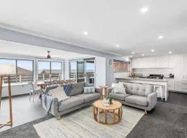 Hood Road Beach House- Hamptons inspired sleeps 9