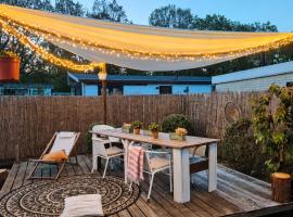 Calma del Hunne - ruimtelijk chalet met grote tuin en naast het bos!, Hotel in Anloo