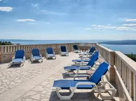 Beautiful Apartment In Bast With Lake View