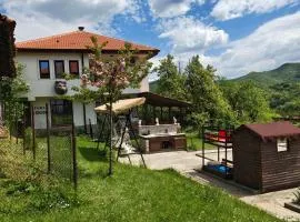 Бадевски рай-къща Любов