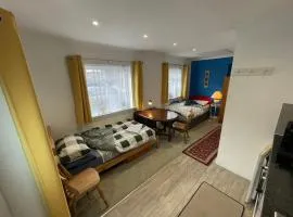Private Apartment Twin beds only