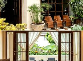 Moroccan Oasis Loft at Longkan Wharf with Garden Cafe - Walk to Erhai Lake 50 meters - Free Breakfast, hotel en Antigua Ciudad de Dali