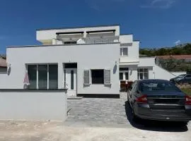 Apartment daal Seline