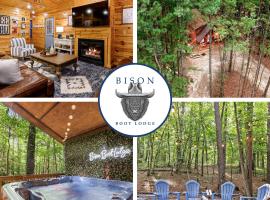 Luxury Cabin Near Lake - Sauna, Cold Plunge, Hot Tub, Fire Pit, & Games, hotel u gradu Broken Bou