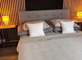 rishko resort - Lake View - free Parking - 24hr Self chceck-in - Serviced Apartment Premium by Hotelstars Union, ξενοδοχείο σε Holčíkovce