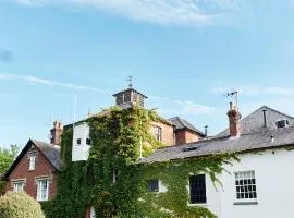 Historic Brewery Cottage in Dorset Village Sleeps 10