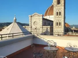 Spacious 2BR with 2 Ensuite Baths in Florence