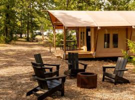 Branson में, होटल Glamping Tent, Hike, Smore Vibes