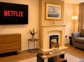 Sleeps 8 Four Bed Contractor Group House Corby Parking