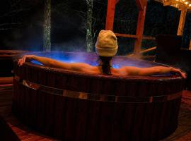 Guest House Jugland with Private Sauna Hot Tub and River Access Near Riga โรงแรมในBajāri