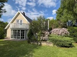 Vrijstaande villa met grote tuin, 4 slaapkamers en sauna