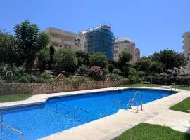 Bright Flat 1 min from Beach with parking
