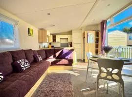 Marton Mere - 3 Bedroom Caravan- by ViVi Stays Holiday & Contractor Stays in the UK