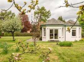 Crossloan Cottage Stylish Village Escape in Comrie