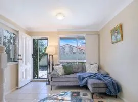 Woody Point hideaway, 3 bedroom townhouse