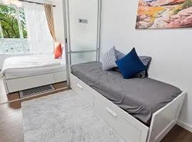 Spacious 1BR wSofa Bed Pool Gym 1Gbps Wi-Fi
