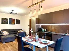 Gardaland & Lake Apt with parking space