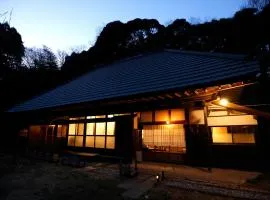 雨ト月 ametotsuki -里山の四季に包まれる古民家宿-焚き火と竈門とBBQ-