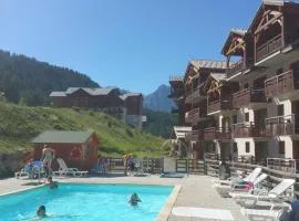 SOLEIL DES ECRINS Puy Saint Vincent 1800 appart 4 pers refait neuf