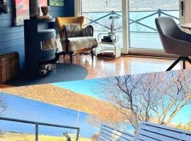Lakefront cottage with jacuzzi