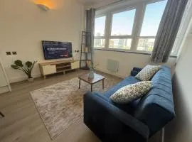 Modern 2BD Apt, Free Parking, 5 Min to Woolwich Arsenal