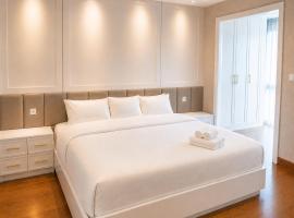 Spacious Modern 2BR Vasaka Reiz Condo City Center, hotel en Medan