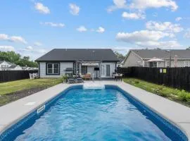 Cozy and luxurious Home with Pool 3BR 2BT