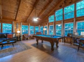 Private Cabin Retreat Near Helen WiFi Hot Tub, hotel sa Sautee Nacoochee