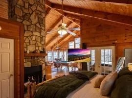 Summer Fun Private Cabin Near Helen WiFi HT