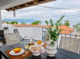 Seaside Stone house - Πέτρινο σπίτι δίπλα στη θάλασσα, hótel í Votsalákia