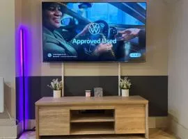 Stylish Unique Central Leeds Stay - Sleeps 4