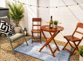 Cosy Modern Pet Friendly Garden 5 min to Station, hotel a Bournemouth