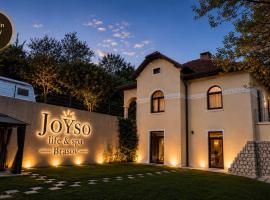 JOYSO LIFE&SPA Brasov Apartments - Couples Only، فندق في براشوف