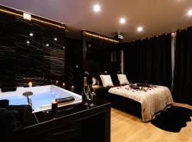 007 Loveroom Secrète Balnéo privée Cinéma 4K