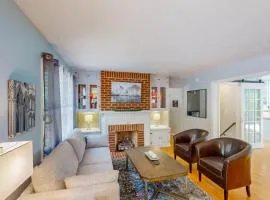 Lakefront Tranquility - Lakefront home with views, private hot tub/dock, deck, Free Wifi