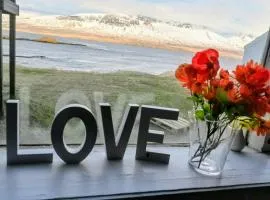 High-Value Coastal Stay Where Iceland Slows Down