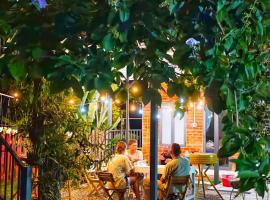 Cat Tien Backpackers Hostel, hotel v destinaci Cat Tien