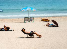 Beach view furnished apartment, hotel v destinaci Adžmán